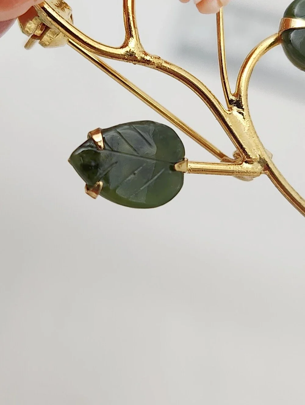 Vintage Carved Pink Rose Green Leaves Floral Leaf Brooch Pin Gold Tone Stem VTG